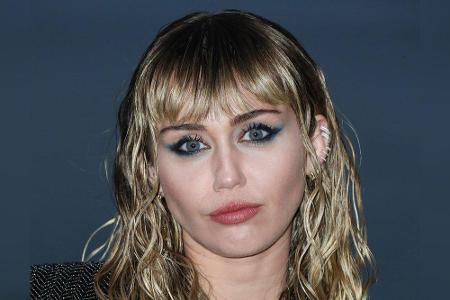 Miley Cyrus hatte laut eigenen Aussagen eine Verfolgungsjagd mit einem Ufo. In einem Interview sagte sie, dass sie einem Ali...