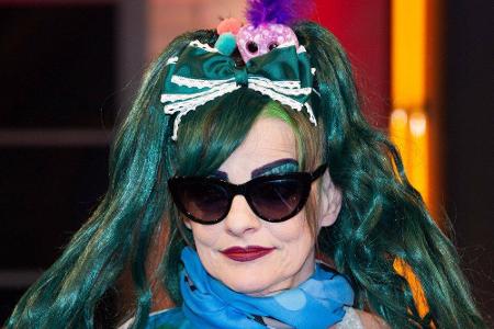 Dass Nina Hagen an Außerirdische glaubt, ist kein Geheimnis. Ähnlich wie Demi Lovato ging sie bereits 2008 für eine Doku auf...