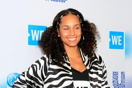 Alicia Keys will auch etwas am Himmel gesehen haben, das kein Flugzeug war. Die Sängerin ist der Meinung, dass Außerirdische...