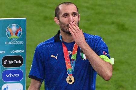 … sein Abwehrpartner Giorgio Chiellini. Es war das herausragende Abwehrduo dieser Europameisterschaft - vielleicht sogar das...