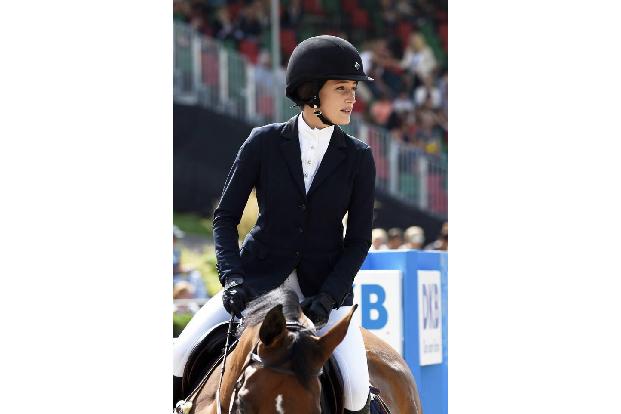 …Jessica die Daumen. Die talentierte Springreiterin ist Teil des US-Teams, welches nach Tokio reist.