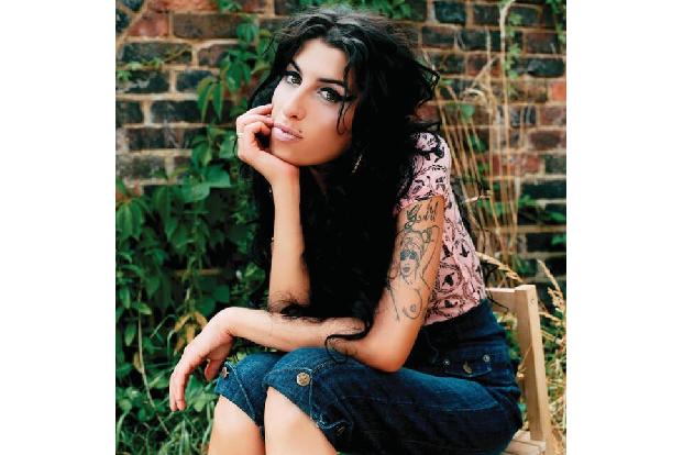 Am 23. Juli 2011 erschütterte die traurige Nachricht nicht nur Großbritannien: Amy Winehouse wurde tot in ihrer Wohnung in C... Am 23. Juli 2011 erschütterte die traurige Nachricht nicht nur Großbritannien: Amy Winehouse wurde tot in ihrer Wohnung in C...