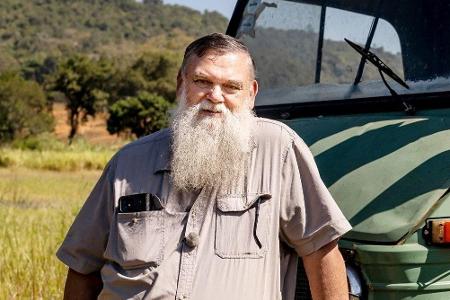 Werner (64) betreibt einen Kaffeeanbau und eine Imkerei in Südafrika. Der 64-Jährige fährt leidenschaftlich gerne Auto, Moto... Werner (64) betreibt einen Kaffeeanbau und eine Imkerei in Südafrika. Der 64-Jährige fährt leidenschaftlich gerne Auto, Moto...