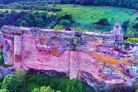 Ein Publikumsmagnet ist die Burg Fleckenstein. Hier können Besucher den traumhaften Ausblick auf den Naturpark Nordvogesen g...