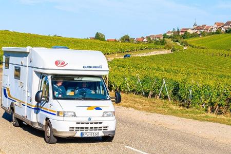 Die älteste Touristenstraße Frankreichs führt 170 Kilometer durch Weinanbaugebiete. Die Elsässer Weinstraße verläuft von Nor...