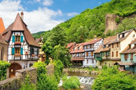 Zu den schönsten gehören Riquewihr, Ribeauvillé und Kaysersberg (Bild). Die drei Dörfer befinden sich am Rande der Vogesen. ...