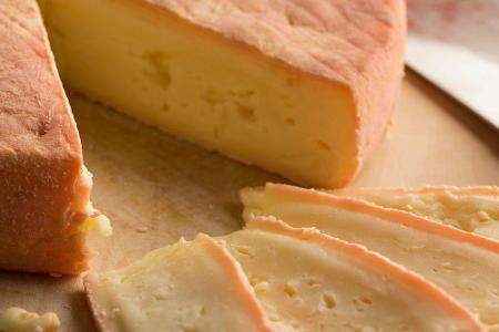 Eine weitere Spezialität der Region ist Münsterkäse. Es handelt sich dabei um einen Weichkäse, der aus dem Münstertal stammt...