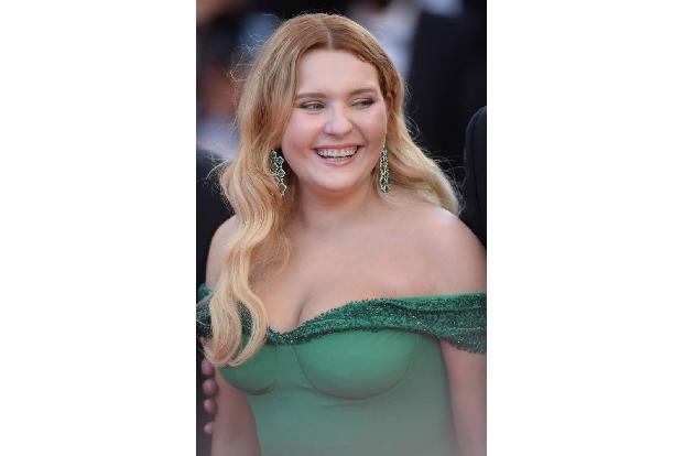 Abigail Breslin spielt Matt Damons wegen Mordes angeklagte Tochter. Schon als Kind wurde sie in der Titelrolle von 'Little M...