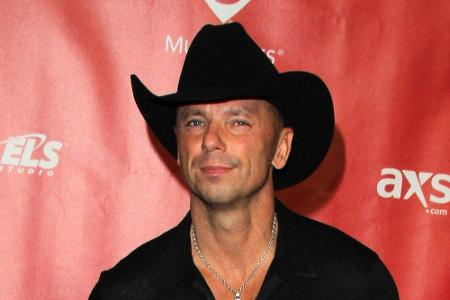 Mit Country-Sänger Kenny Chesney (53) hingegen meinte sie es wohl ziemlich ernst: Nach nur vier gemeinsamen Monaten gaben si...