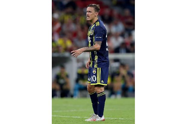 Nicht alle Promis wählten wie Max Kruse einen Live-Moment im Fernsehen, um seiner Angebeteten einen Heiratsantrag zu machen.... Nicht alle Promis wählten wie Max Kruse einen Live-Moment im Fernsehen, um seiner Angebeteten einen Heiratsantrag zu machen....