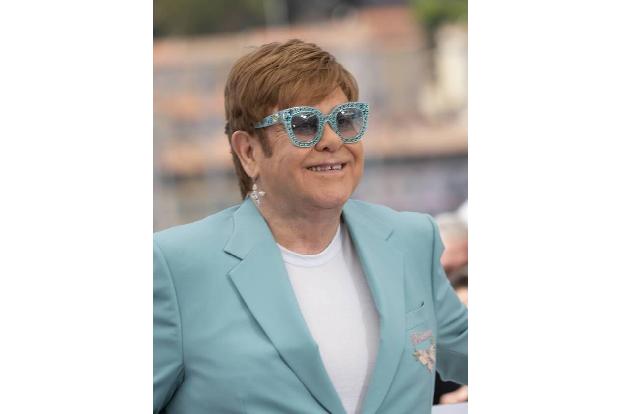 Elton John ist für seine extravaganten Brillen fast noch berühmter als für seine Musik, und so überrascht es, dass er sich v...