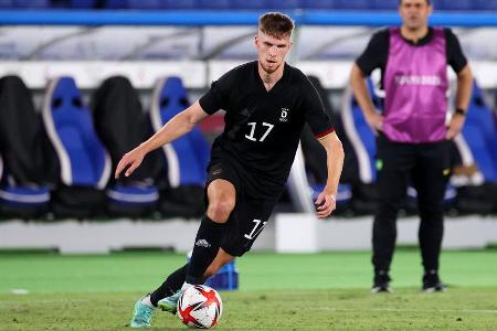 Rückte für die letzten 20 Minuten ins defensive Mittelfeld. Warf defensiv alles rein und konnte die Gegenspieler zumindest v...