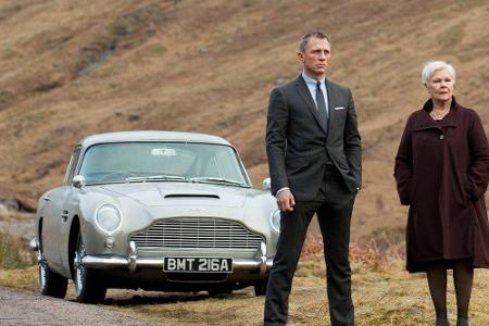 Der Aston Martin DB5 begleitet die Der Aston Martin DB5 begleitet die