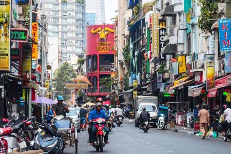 ... Ho-Chi-Minh-Stadt. Beide Namen sind unter Vietnamesen gebräuchlich.