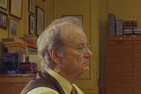 Anlässlich des Todes ihres viel geliebten, aus Kansas gebürtigen Verlegers Arthur Howitzer Jr. (Bill Murray) versammeln sich...