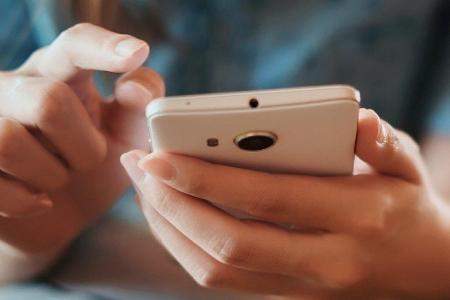 Für viele Menschen ist ein Leben ohne Smartphone undenkbar. Laut Statista gab es 2020 in Deutschland 60,74 Millionen Nutzeri...