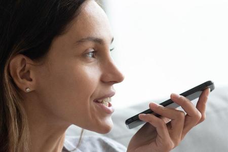 38 Prozent glauben verstärkt an Sprachassistenten wie Siri oder Alexa.