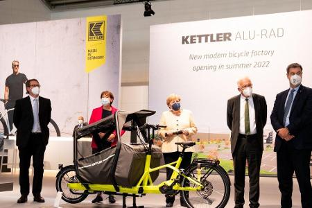 Um batteriebetriebene Lastenfahrräder gab es in der jüngsten Vergangenheit viel Wirbel. Auf der IAA stellt der deutsche Hers...