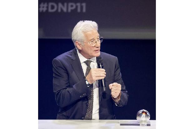Nachdem Richard Gere sich viel mit dem Buddhismus in Tibet beschäftigt hatte, wurde daraus ein politisches Interesse. Der St...