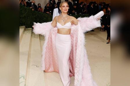Kate Hudson (42) setzte auf Rosa. Die Schauspielerin erschien in einem Ensemble von Michael Kors.