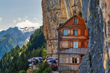 Im Kanton Appenzell gibt es nicht nur den gleichnamigen Käse, sondern auch einen ganz besonderen Berggasthof. Das Haus schmi...