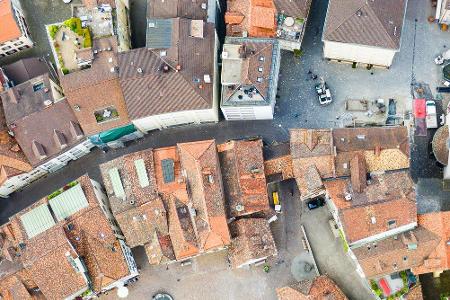 Die Hauptstadt des ostschweizerischen Kantons Graubünden ist eine Perle, die sich zwischen steilen Bergen verbirgt. Die enge...