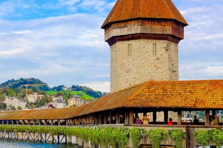 Die Stadt Luzern ist die Hauptstadt des gleichnamigen Kantons und liegt direkt am Vierwaldstättersee. Zu den schönsten Sehen...