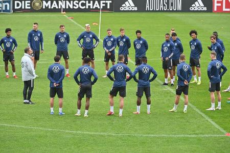 Am Donnerstag steht Hansi Flick im WM-Qualifikationsspiel der deutschen Nationalmannschaft gegen Liechtenstein erstmals als ...