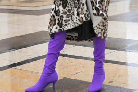 Der Trend mit auffälligen Farben ist übrigens nicht nur den Chunky Boots vorbehalten. Boots in knalligen Farben wie Neongrün...