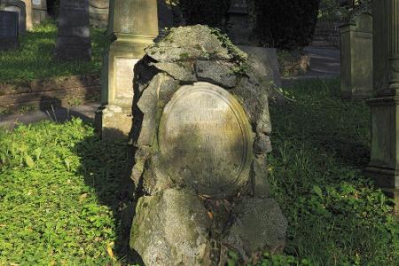 17 Friedhöfe gibt es in Heidelberg. Der Bergfriedhof ist einer von ihnen und liegt auf einem ehemaligen Weinberggelände. Car...