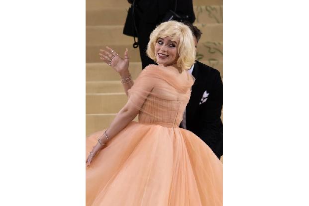 ...in Platinblond auf Marilyn Monroe bei der Gala allen die Köpfe verdrehte. Eine gelungene Überraschung. Andere Stars...