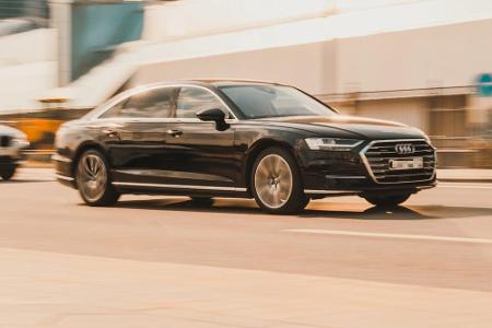 Audi A8, die Zweite: Die Hybrid-Ausführung ist Deutschlands beliebtester Dienstwagen. Kein Umweltminister fährt ihn, aber di...