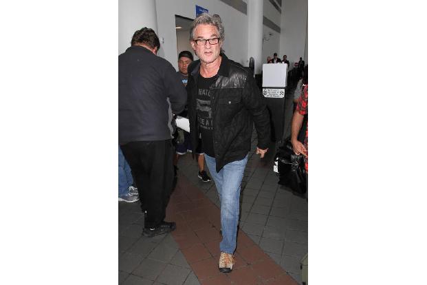 Kurt Russell GLAUBT nicht nur an UFOs, der Schauspieler hat sogar schon eines gesehen. Er saß in einem Flugzeug, das sich im...