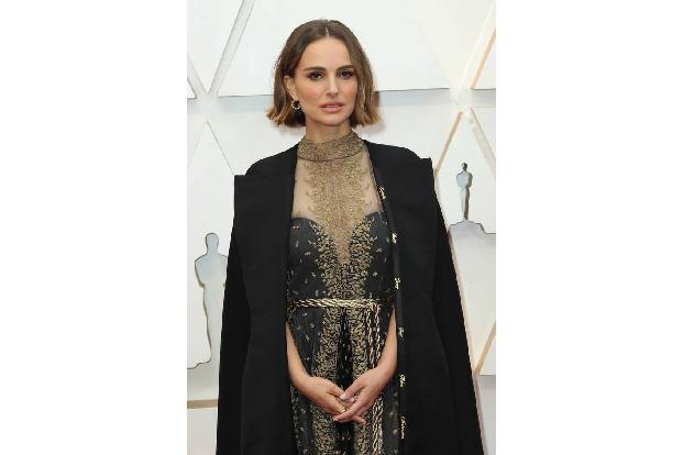 Natalie Portman hält sich ebenfalls mit Einzelheiten über ihr Privatleben bedeckt. Auch die PR-Agenten der Hollywood-Schönhe...