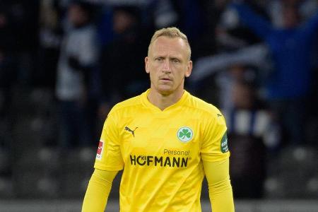 Bei den ersten beiden Gegentoren machtlos. Kam gut aus dem Tor und klärte knapp vor Kimmich (42.). Beim Kullerball von Lewan...