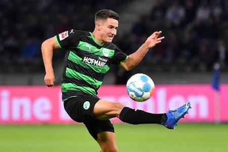 Hatte zeitweise Schwierigkeiten, Sané und Davies zu verteidigen. Vor dem 0:1 ließ er seine Seite komplett offen. Das sichere...