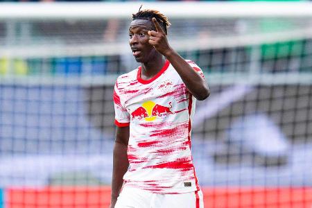 Ging wegen des Rückstandes viel Risiko in seinen Duellen um den Ball. Holte einige Bälle zurück, verursachte aber auch mehrf...