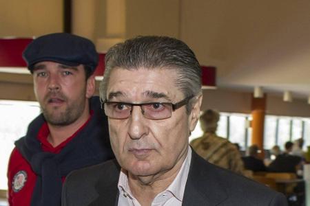 Unter den deutschen Stars, die an Alzheimer erkrankt sind, ist Rudi Assauer. 2012 sprach der ehemalige Fußballprofi und -man...