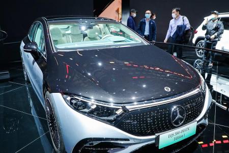 In Deutschland viel diskutiert ist die vollelektrische S-Klasse von Mercedes, die in Shanghai vorgestellt wurde. Der Luxus-S...