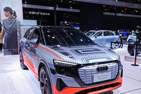 Auch seinen Q4 will Audi elektrifizieren, in Shanghai haben die Ingolstädter den SUV ebenfalls als Concept Car ausgestellt. ...