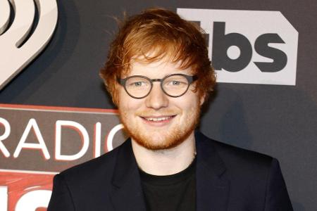 Ed Sheeran ist ein absoluter Weltstar. Eine Zutat seines Erfolgsrezepts: sein Boy-Next-Door-Image, zu dem der orangefarbene ...