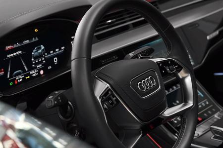 Audi hat im Februar 2021 rund 150 Autos mehr verkauft als Mercedes, die Einbußen zum Vorjahr liegen bei 11 Prozent. Damit li...