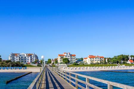 Auf Platz zehn liegt die Kleinstadt Kühlungsborn. Das Ostseebad wurde durchschnittlich 2.110 Mal im Monat gesucht. Kein Wund...