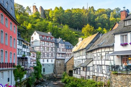 Nicht weit vom Nationalpark Eifel entfernt liegt Platz Nummer fünf: Monschau wurde durchschnittlich 2.910 Mal pro Monat gesu...