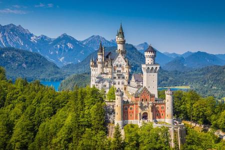 Den ersten Platz, mit 3.920 Suchanfragen pro Monat, belegt die bayerische Stadt Füssen. Hier ist der Touristenmagnet schlech...