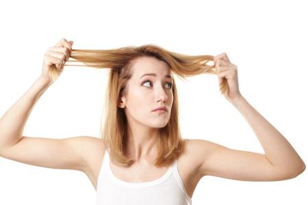 Ob Kamm, Produkt oder Frisur: Diese Styling- und Pflegetipps wirken bei dünnem Haar wahre Wunder ...