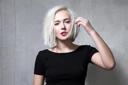 ... mittellange Bob-Frisuren...