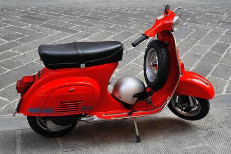 1976 erschien die Vespa 125 ET3. Sie war speziell für den ausländischen Markt und besonders in Japan sehr populär. Dort wurd...