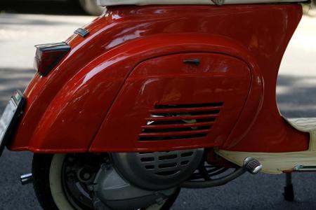 1991 erschien die Vespa 50 Special Revival. Die Neuauflage des Klassikers aus den 60er Jahren war auf 3.000 Exemplare limiti...
