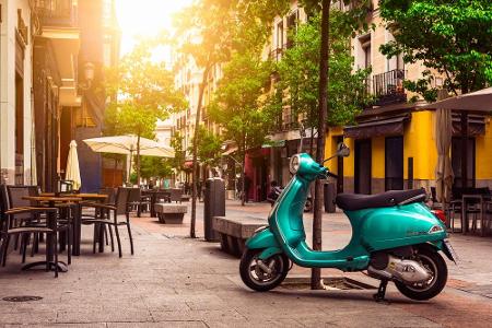 Zum 70. Geburtstag erschien 2016 eine Sonderedition der Vespa in allen gängigen Varianten Primavera, GTS und PX.